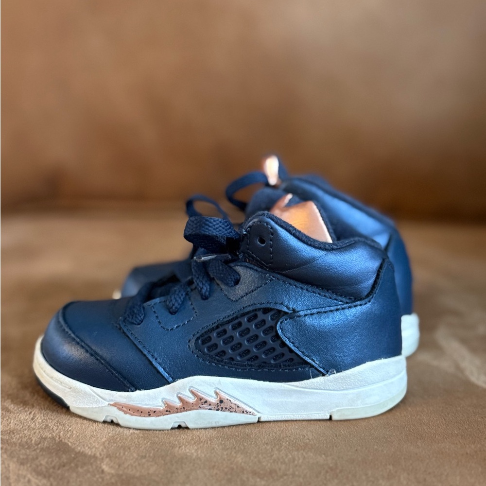 Air Jordan’s 5 retro metallic, blue size 6c, infant,baby air Jordan’s